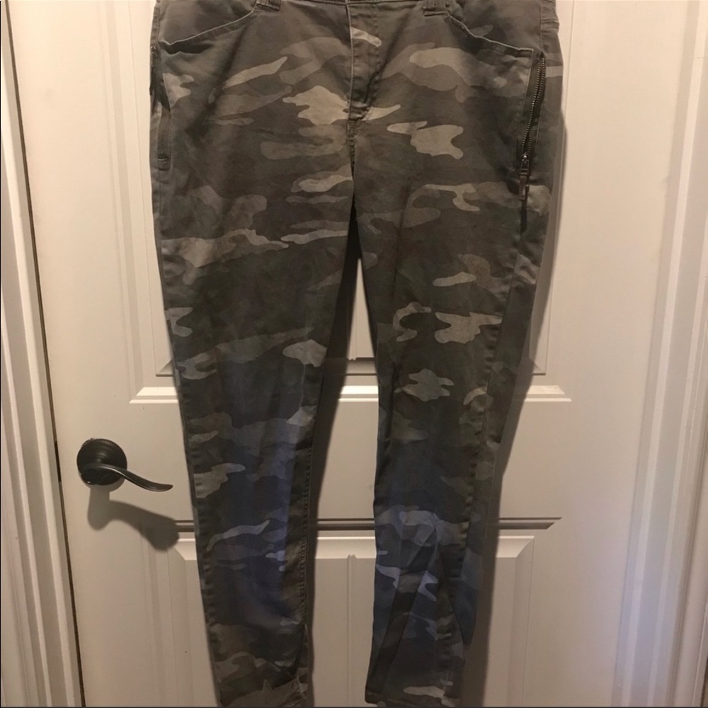 Democracy ladies camo pants